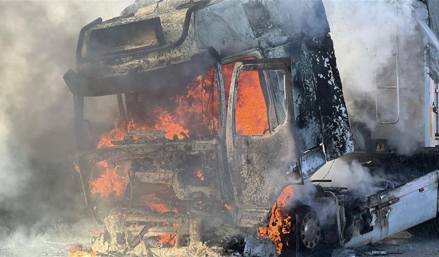 Sivas Yolunda Seyir Halindeyken Bir Anda Alev Aldı