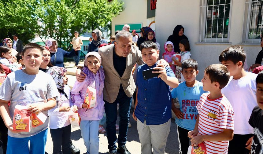 Başkan Adem Uzun'dan öğrencilere sürpriz hediye sözü!