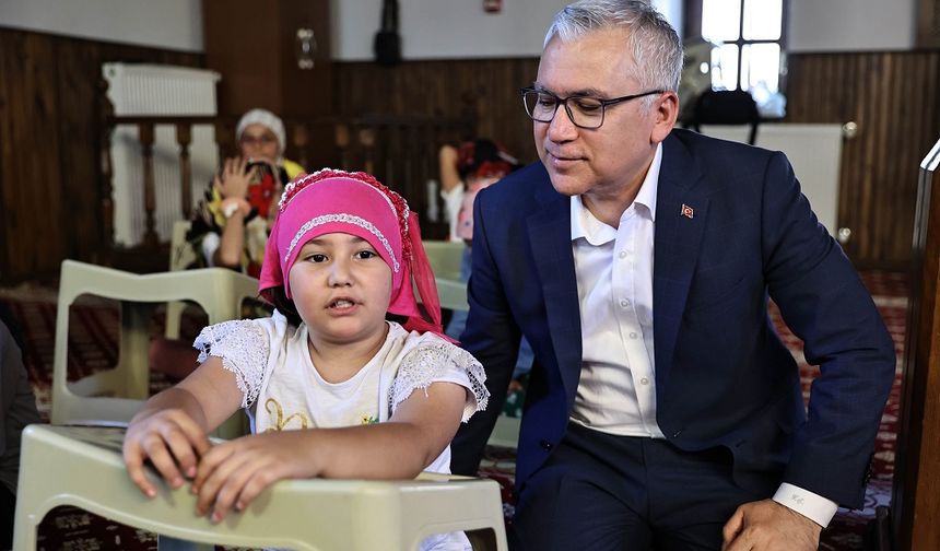 Sivas Valisi'nden Kur'an öğrenen çocuklara ziyaret