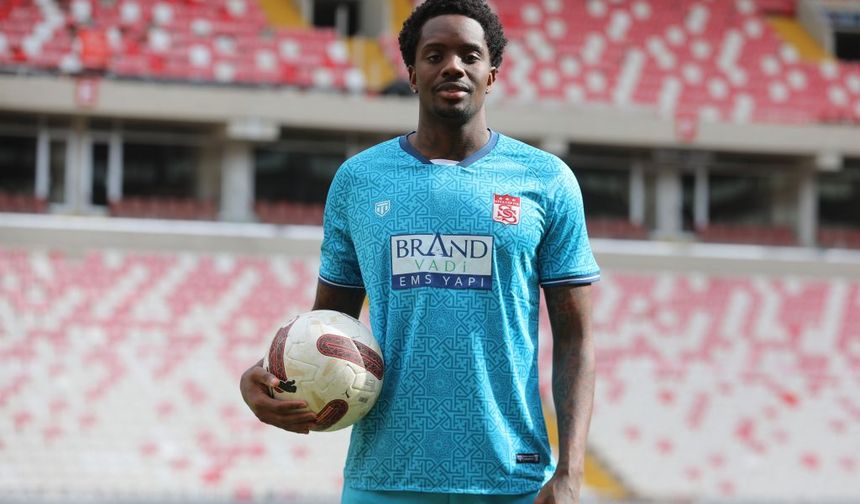 Sivasspor'un Yıldız Futbolcusu Sakatlandı! Sahalara Ne Zaman Dönecek?