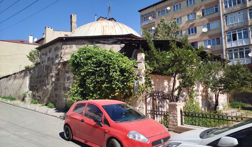 Sivas'ta Uluanak Mahallesi’ndeki Bu Yapı Korku Saçıyor