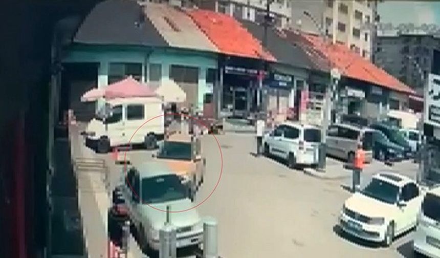 Sivas’ta park halindeki araçlara peş peşe çarptı
