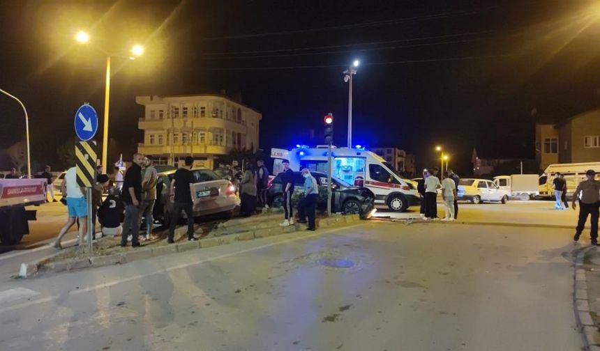Sivas'ta kavşakta kontrolsüz çarpışma: 7 yaralı!