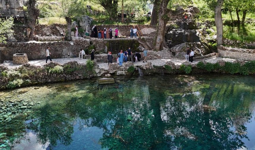 Sivas'ın Doğal Akvaryumu Ziyaretçi Akınına Uğradı!