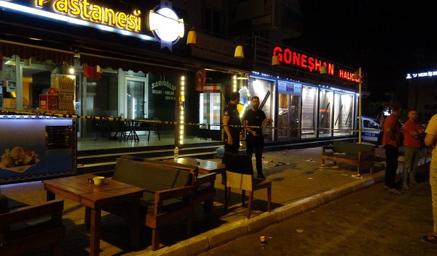 Antalya’da Pastanede Silahlı Kavga: Güvenlik Kamerası Görüntüleri Ortaya Çıktı