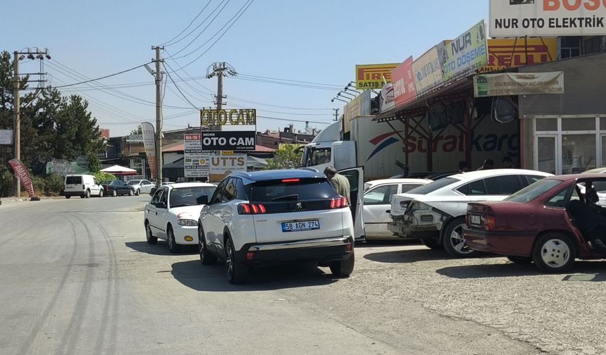 Sivas’ta araçlar kuyrukta ustalar yoruldu