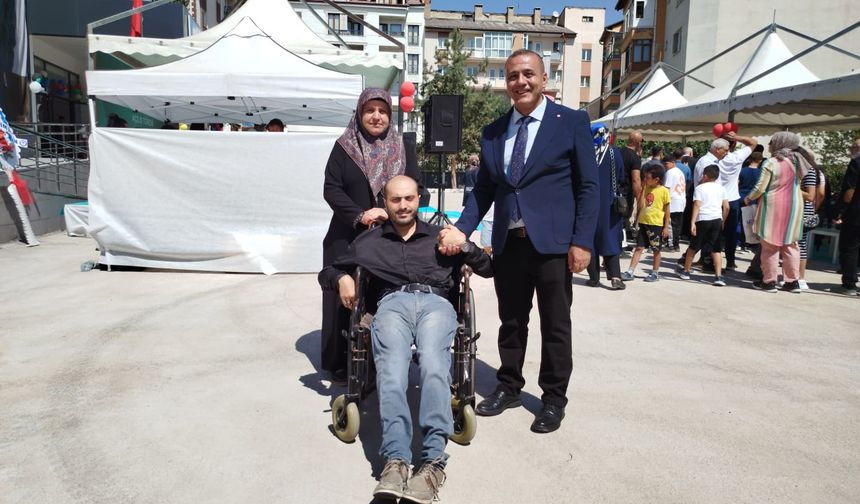 Sivas'ta 5 yıl kucağında taşıdığı öğrencisiyle yeniden buluştu