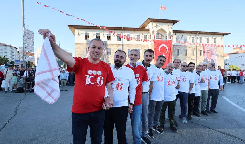 Sivas 4 Eylül Coşkusu 1058 Kişi Aynı Anda Ağırlama Halayı Çekti