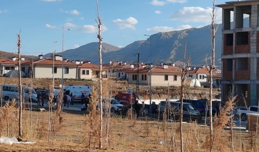 Okul inşaatında şok gelişme! Kalıplar bir anda çöktü