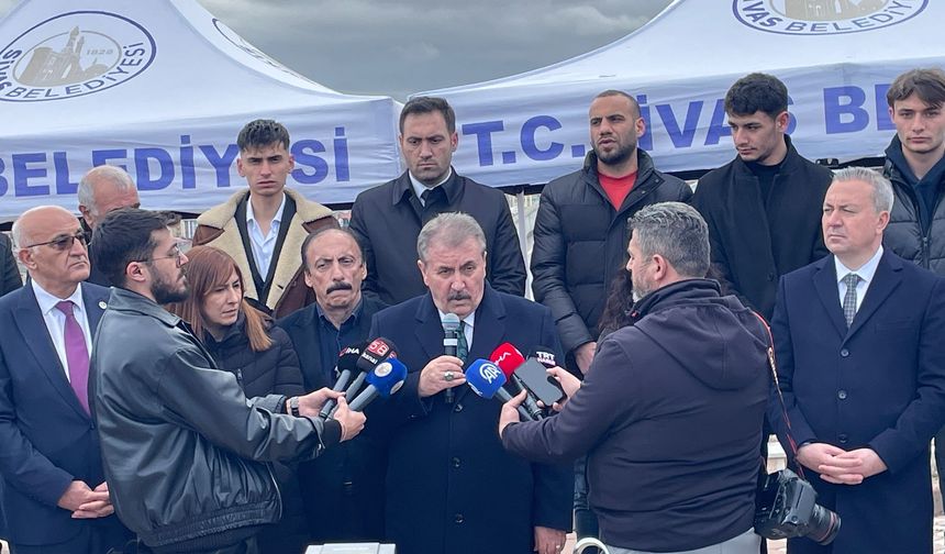 Mustafa Destici: Muhsin Yazıcıoğlu ve arkadaşlarını unutmayacağız, unutturmayacağız