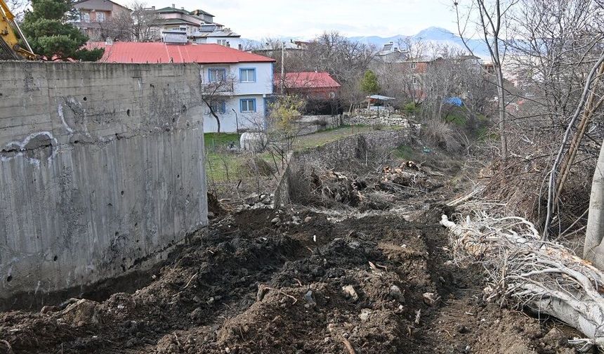 Suşehri’nde Trafiği Değiştirecek Çalışma Sürüyor