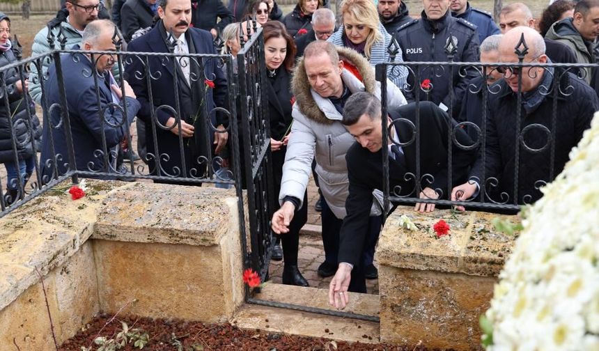 Sivas'ta Duygusal Anlar! Âşık Veysel 53. Yılında Böyle Anıldı!