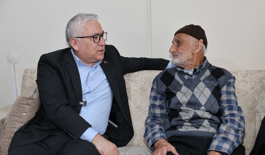 Vali Yılmaz Şimşek 95 Yaşındaki Mustafa Köşe ile Buluştu