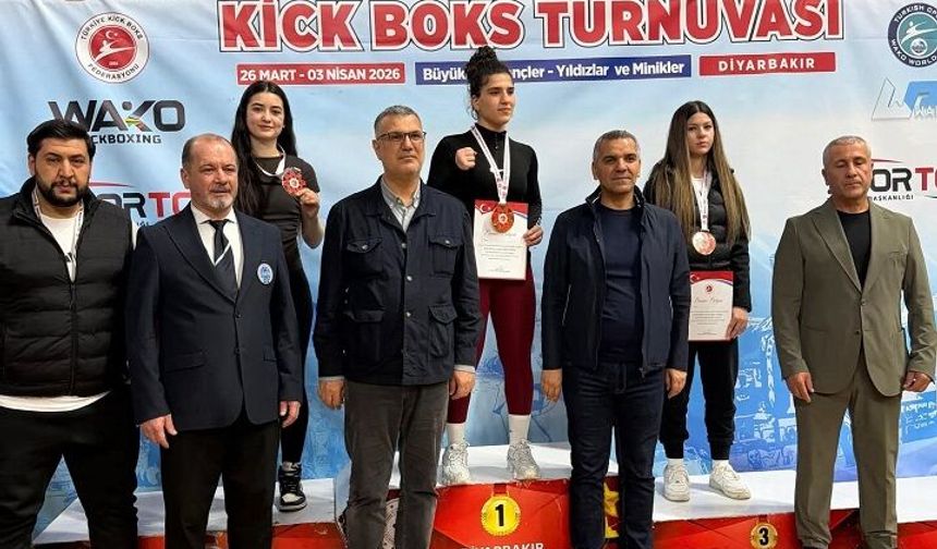 Sivaslı sporculardan Diyarbakır’da madalya yağmuru