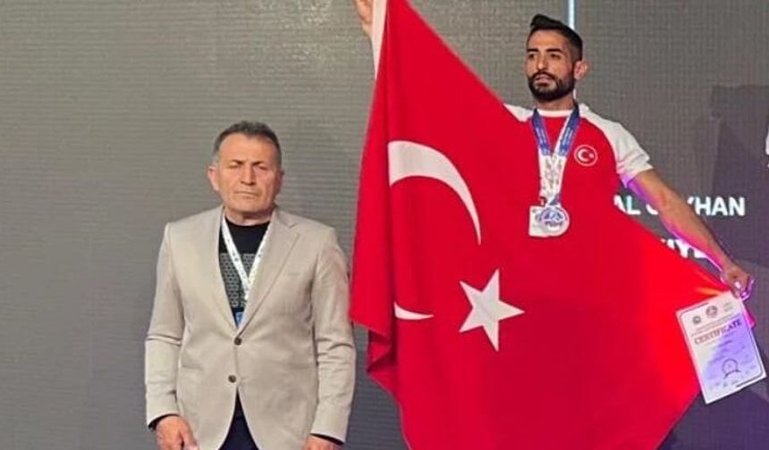 Sivas Bilek Güreşinde Adını Duyurdu