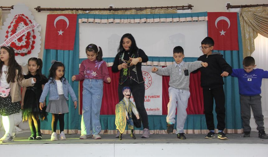 Çocuklar Sivas'ın Zara İlçesindeki Bu Festivale Akın Etti