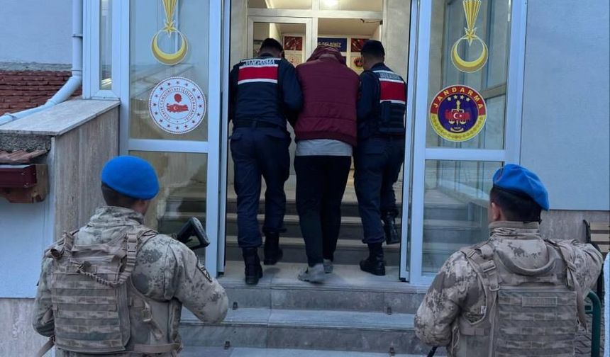 Jandarmadan Kaçamadı! Aranan İsim Şehir Merkezinde Ele Geçirildi
