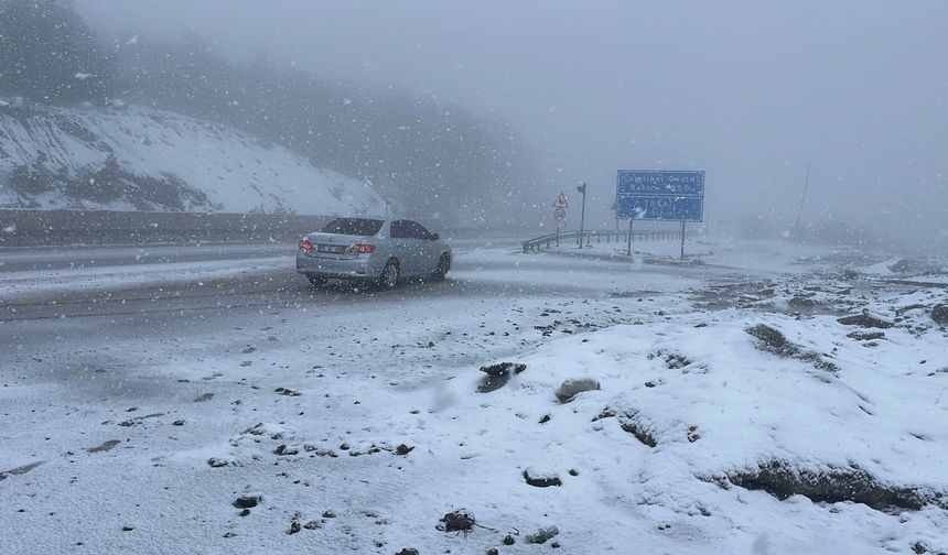 Sivas’ta Kış Geri Döndü! Geçitler Beyaza Büründü