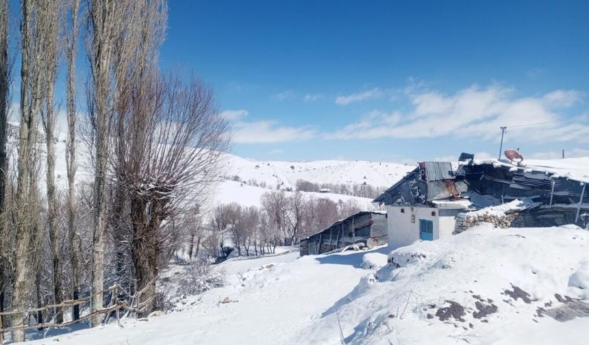 Sivas’ta Nisan Ayında Kar Yağışı