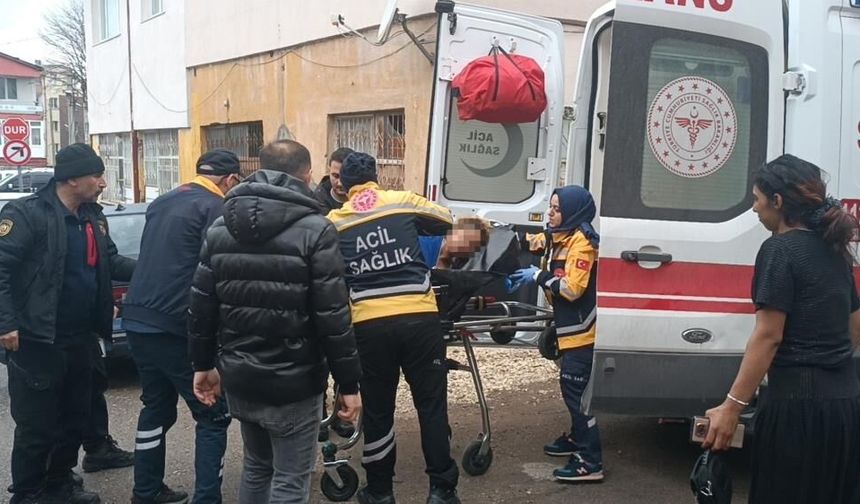 Sivas’ta boşanma aşamasındaki eşini bıçaklayıp eve kilitledi