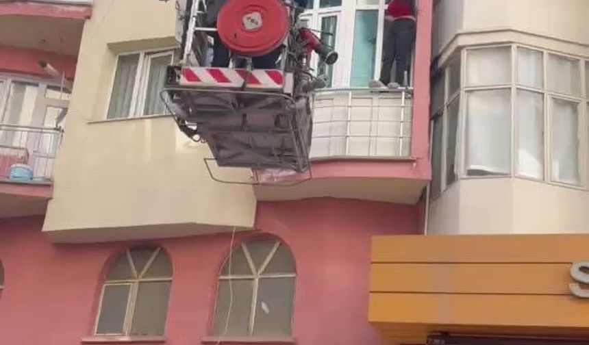 Polis ve İtfaiye Seferber Oldu: Sivas’ta Alkollü Kadın Krizi