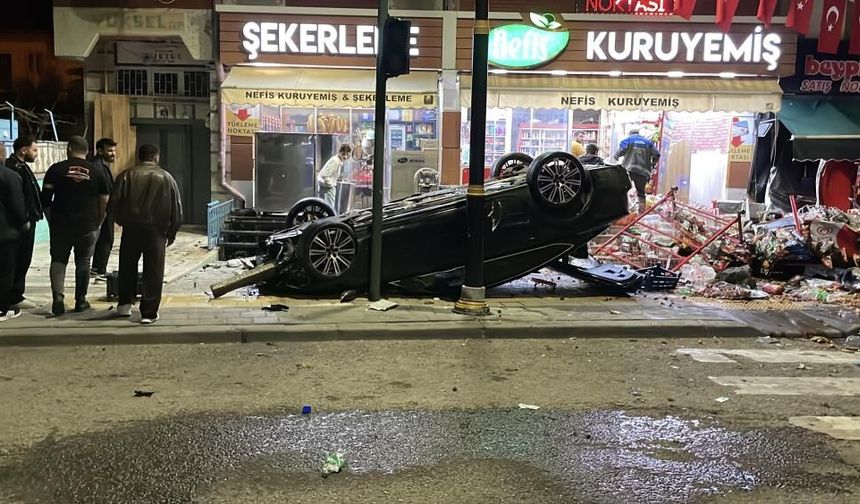 Sivas’ta Film Sahnelerini Aratmayan Kaza! Ortalık Savaş Alanı!