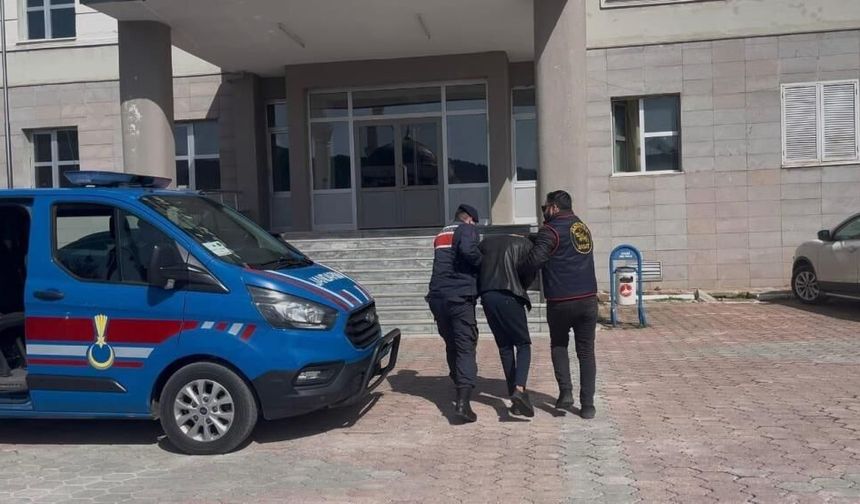 Sivas'ta Kendini Komiser Tanıttı, Operasyonla Yakalandı