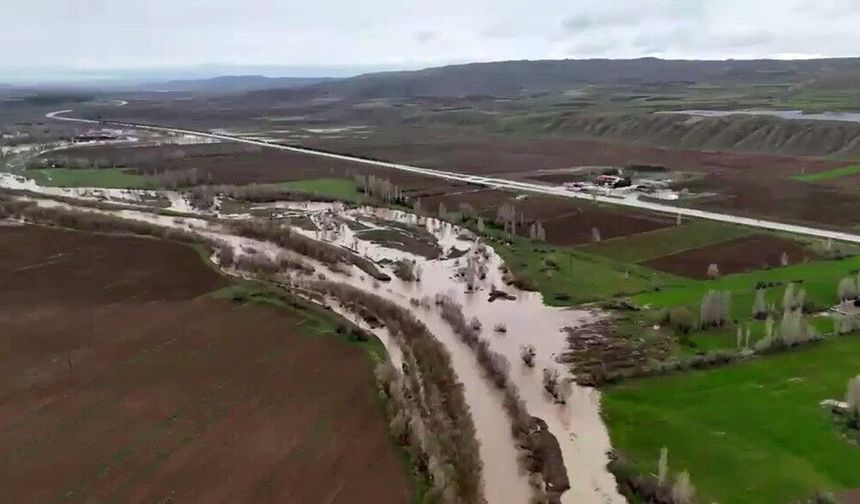 Taşkın Suları Sivas Zara'da Hasara Yol Açtı