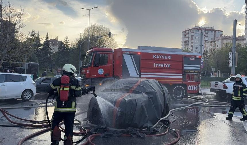 Elektrikli Otomobil Seyir Halinde Alev Aldı