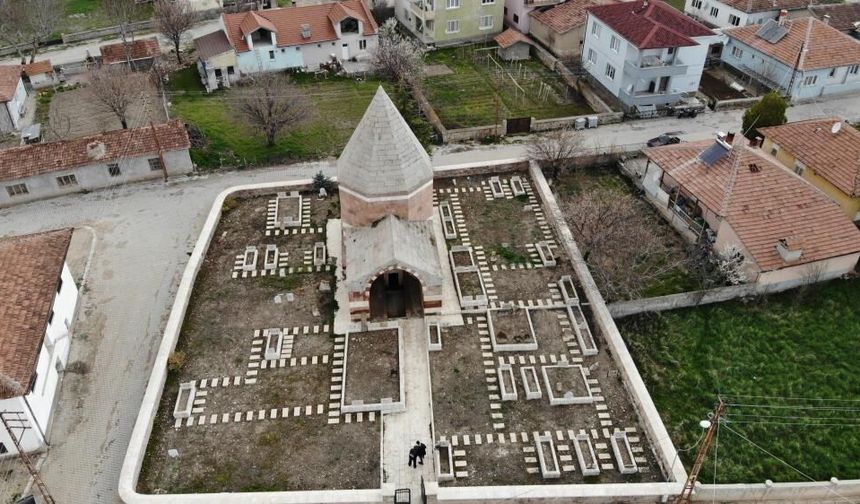 Sarı Taşların Ardındaki 5 Asırlık Vefa Hikayesi