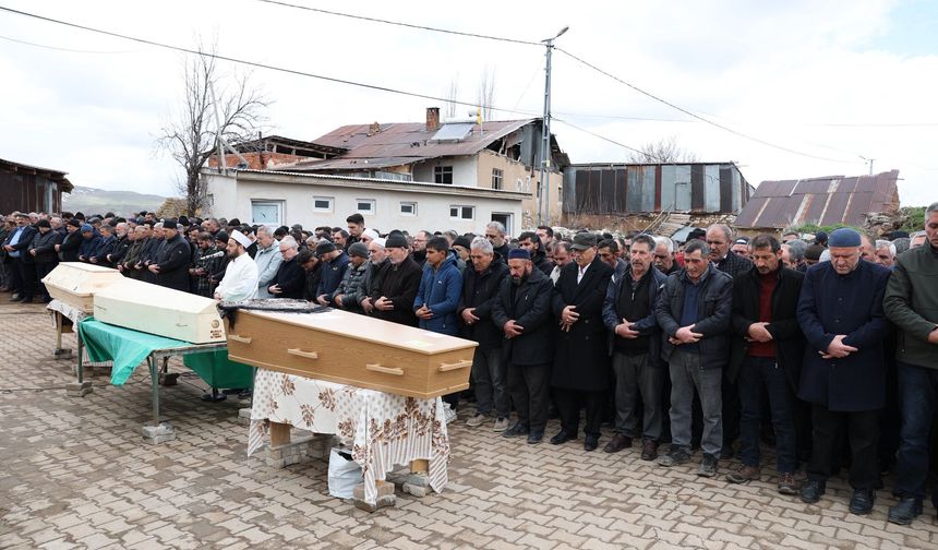 Sivas’ta Yürek Yakan Kaza 3 Kişi Son Yolculuğuna Uğurlandı