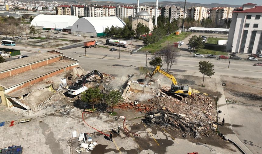 Sivas’ta eski terminal yıkılıyor, yerine ne gelecek?