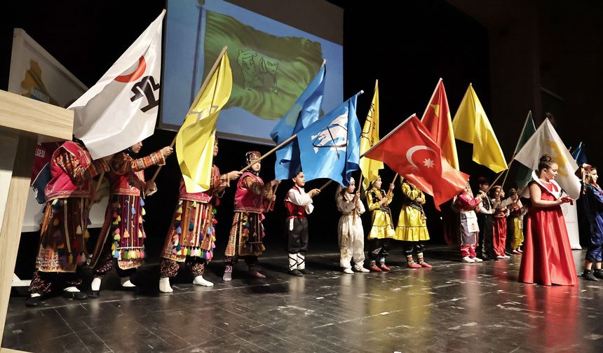 Sivas’ta Çocukların Dev İmzası! Herkes Ayakta Alkışladı!