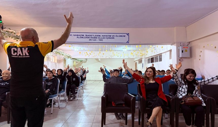 Sivas’ta ortaokullara deprem bilinci eğitimi