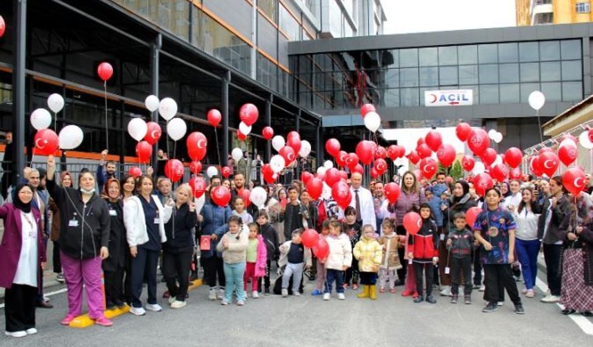 Sivas’ta Çocuklar Hastane Odasından Çıkıp Hayallerine Balon Uçurdular