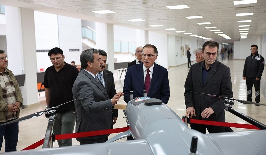 Sivas’ta Şeref Malkoç’tan önemli mesajlar: Gelecek gençlerde