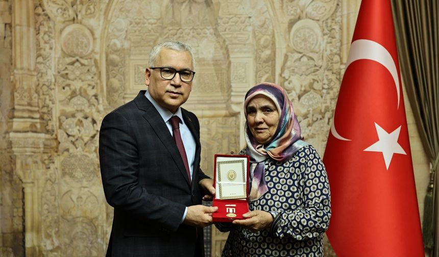 KKTC Gazisi Ahmet Çetin’in Eşi Zeliha Çetin’den Vali Yılmaz Şimşek’e Anlamlı Ziyaret