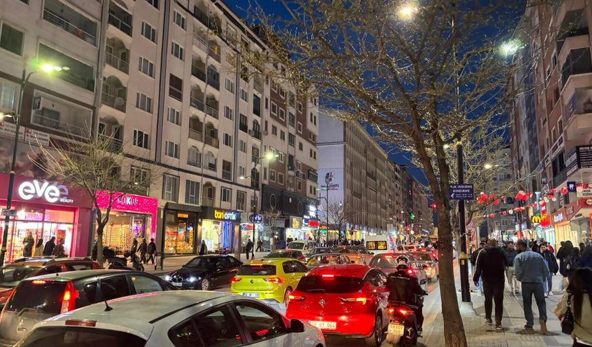 İstasyon Caddesi’nde Özlenen Sezon Açıldı