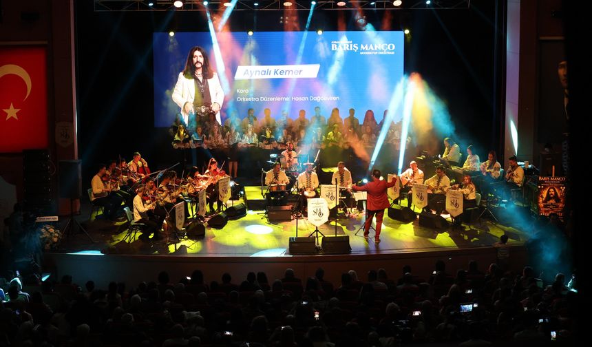 Sivas’ta Barış Manço Gecesi Unutulmaz Şarkılar Hep Bir Ağızdan Söylendi