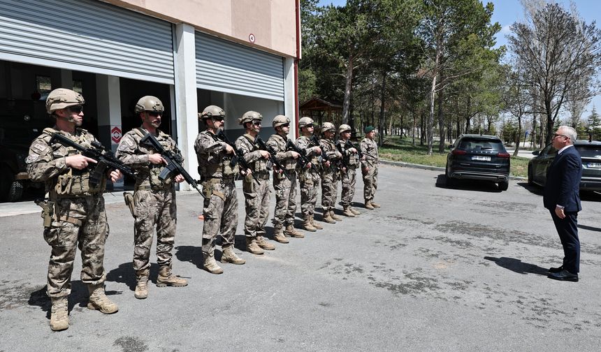 Vali Yılmaz Şimşek’ten Emniyete Ziyaret