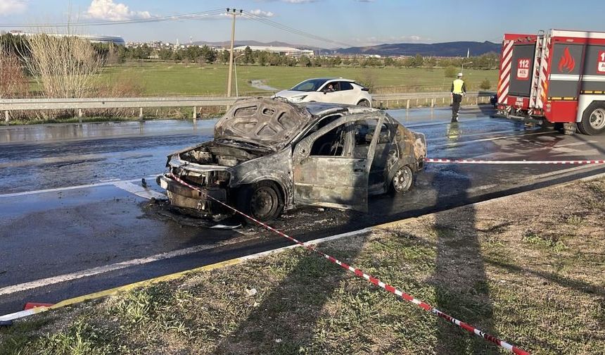 Sivas’ta Seyir Halindeki Otomobil Alevlere Teslim Oldu!