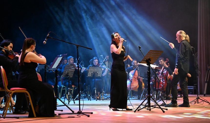 Sivas'taki Bu Konser Çok Konuşulur! Türküler Hiç Böyle Söylenmemişti!