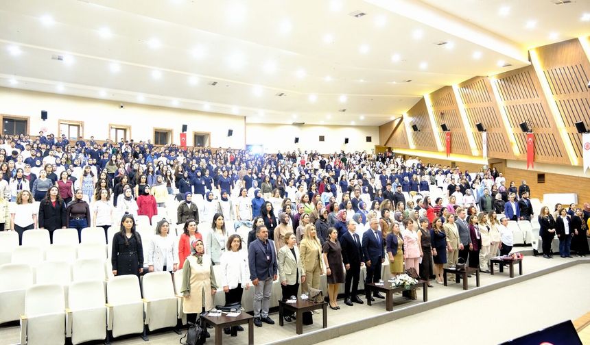 Sadece Şefkat Değil, Büyük Bir Otonomi! Sivas'ta Hemşireler Günü!