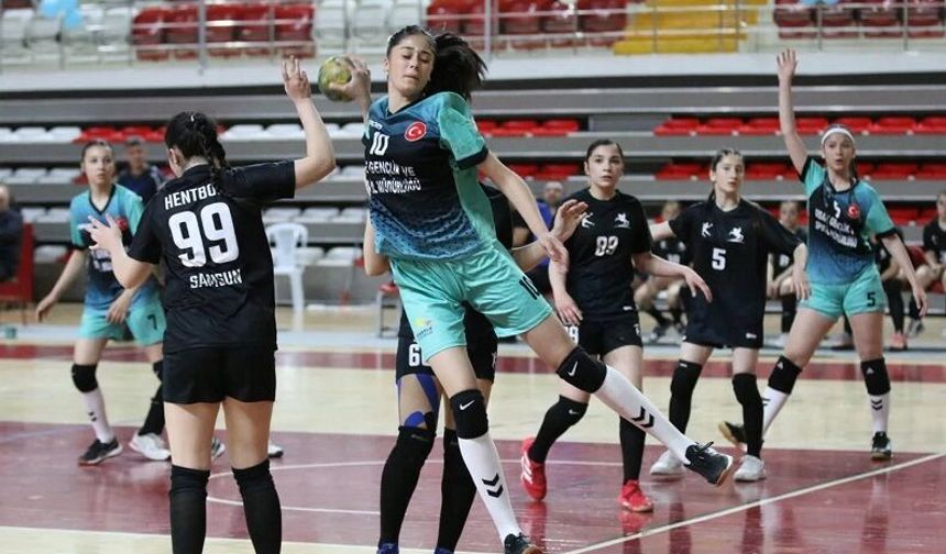 Sivas'ta 500 sporcunun buluştuğu hentbol heyecanı başladı