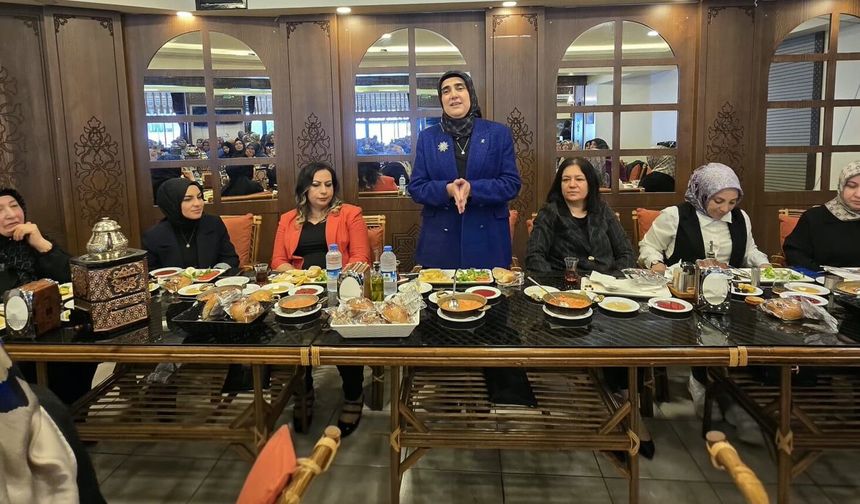 Sivas'ta AK Parti Kadın Kolları Teşkilatı Kahvaltı Programında Kenetlendi