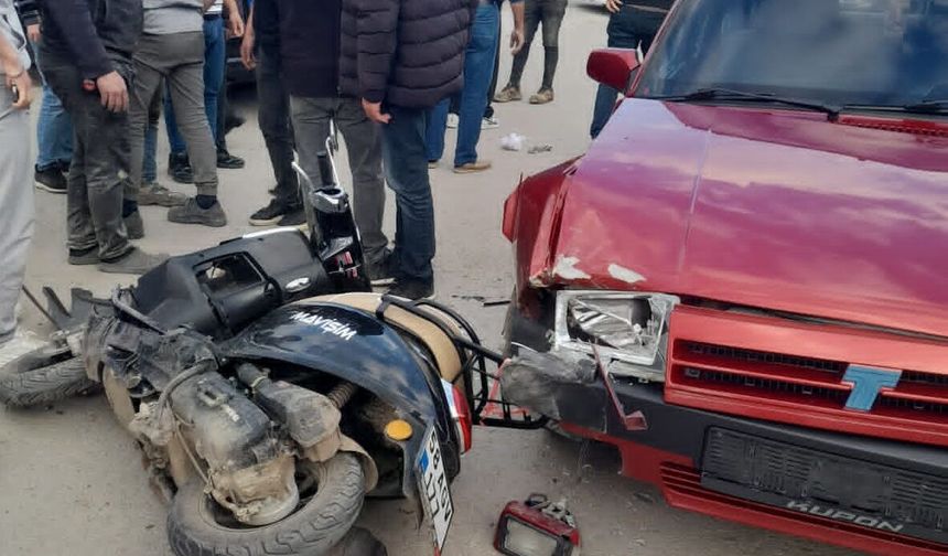 Sivas’ta Otomobil ile Motosiklet Çarpıştı