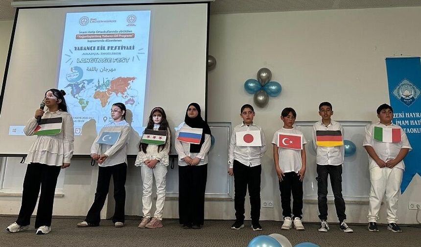 Sivas’taki festivalde öğrenciler yabancı dilde sahne aldı