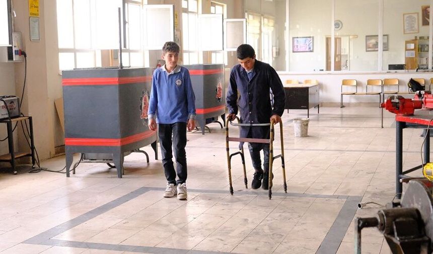 Sivas'ta Eğitimde Engel Tanımıyor: 60 Kilometre Yol Katediyor
