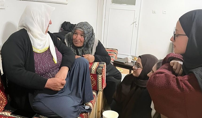 Sivas Şarkışla'da üniversite öğrencilerinden yaşlılara ziyaret