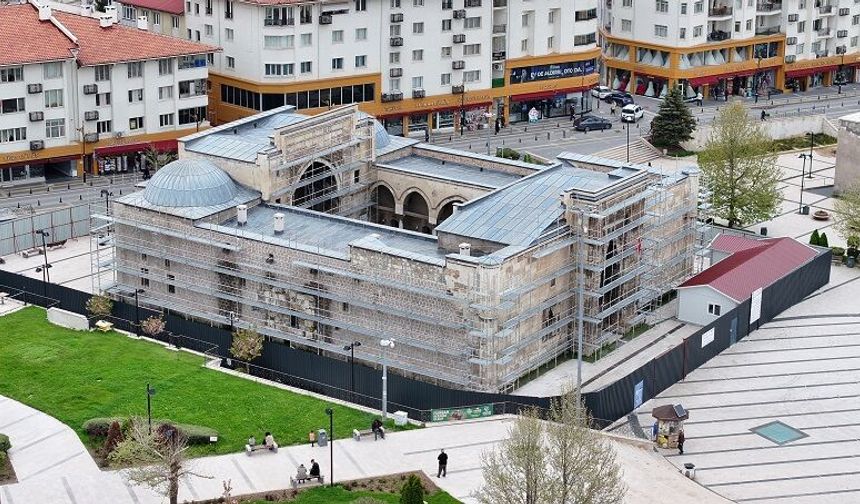 755 yıllık Buruciye Medresesi restorasyonla geleceğe taşınıyor